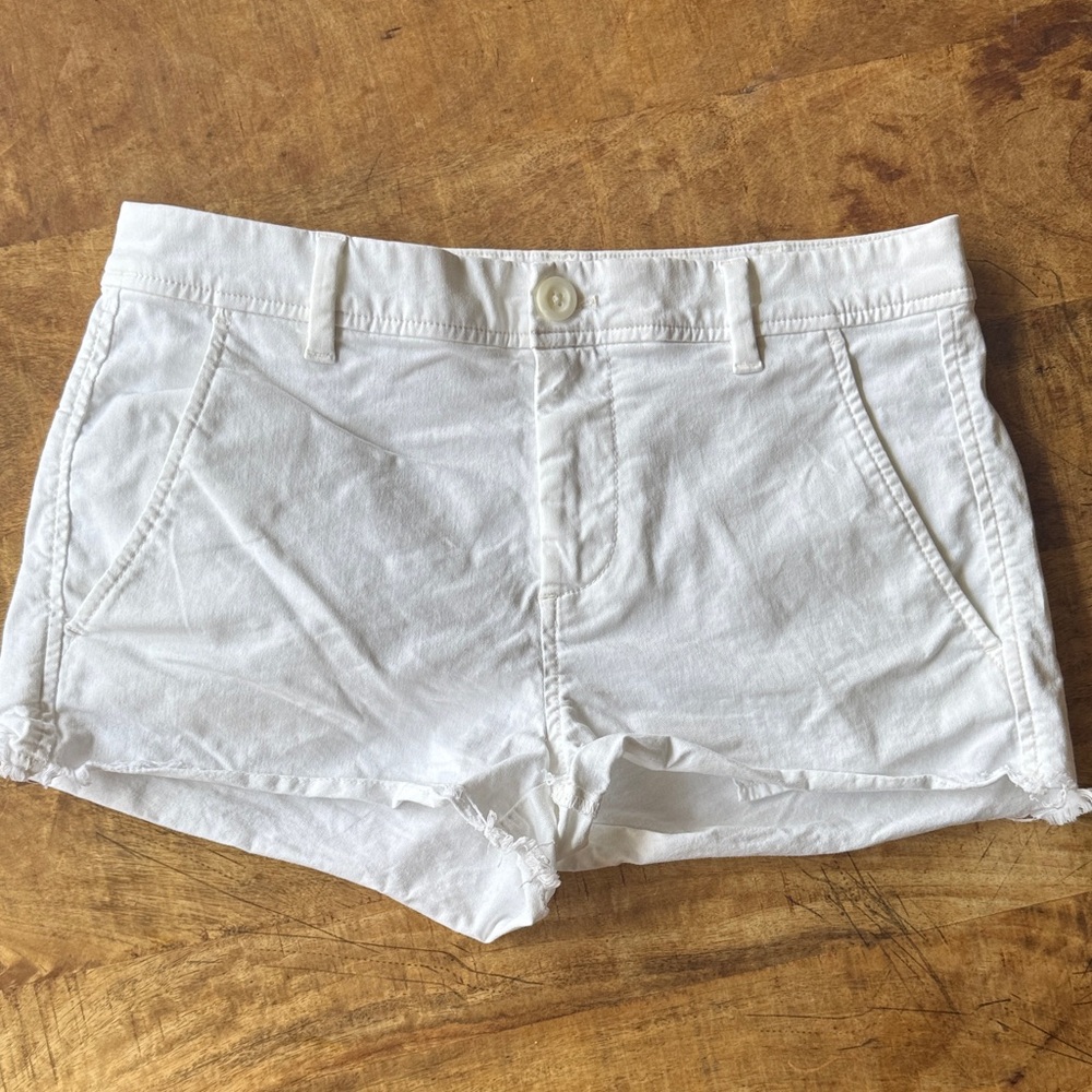 White Trouser Shorts Raw Hem || Lou & Grey